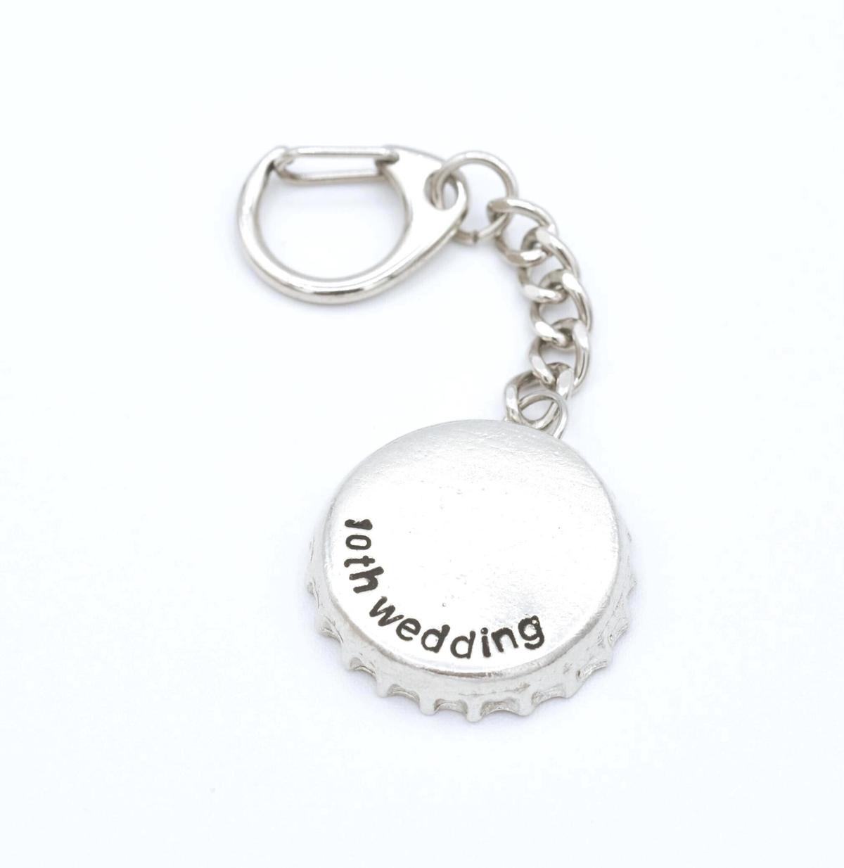 Tin 10 Year Anniversary bottle cap keyring.