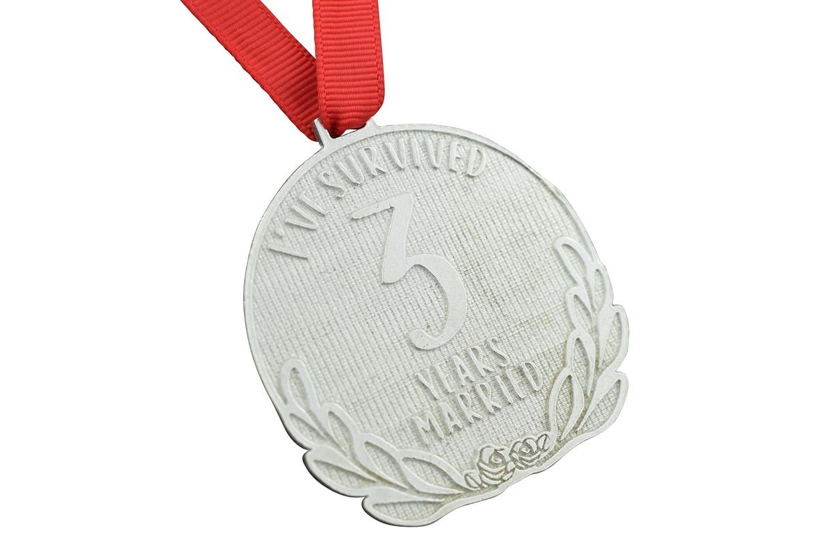I've Survived 3 Years Married | Anniversary Medal with Sarcastic Phrase