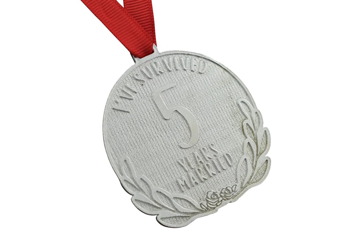 I've Survived 5 Years Married | Anniversary Medal with Sarcastic Phrase