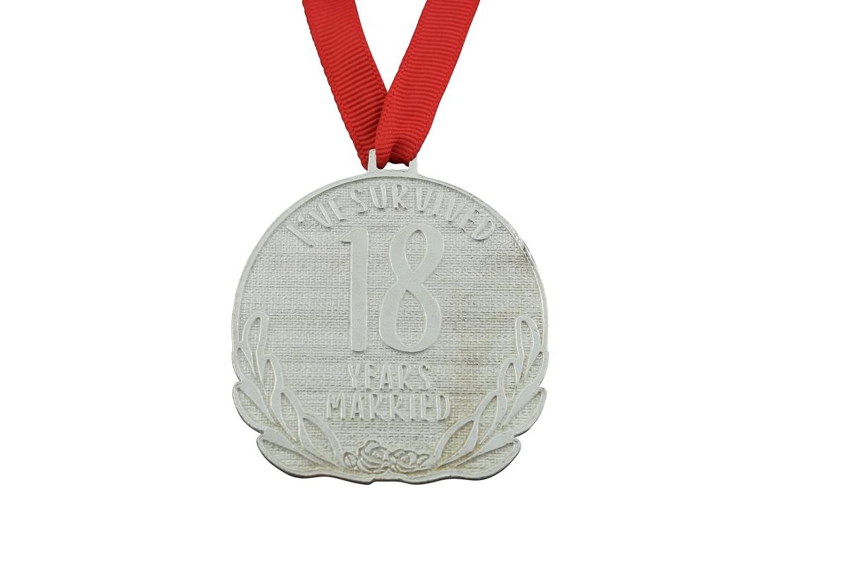 I've Survived 18 Years Married | Anniversary Medal with Sarcastic Phrase