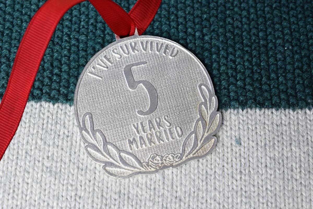 I've Survived 5 Years Married | Anniversary Medal with Sarcastic Phrase