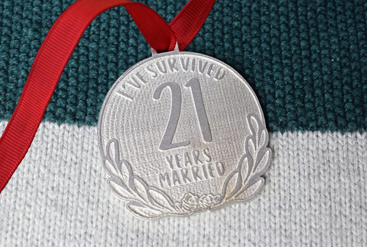 21st Anniversary Gift | 'I've Survived 21 Years Married' Funny Medal | 21 Year Wedding Anniversary Sarcastic Keepsake, UK