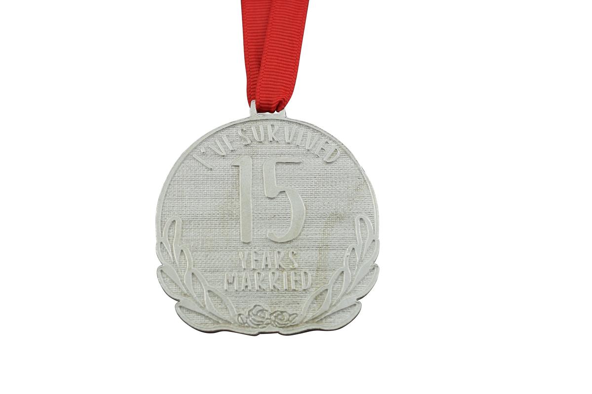 I've Survived 15 Years Married | Anniversary Medal with Sarcastic Phrase