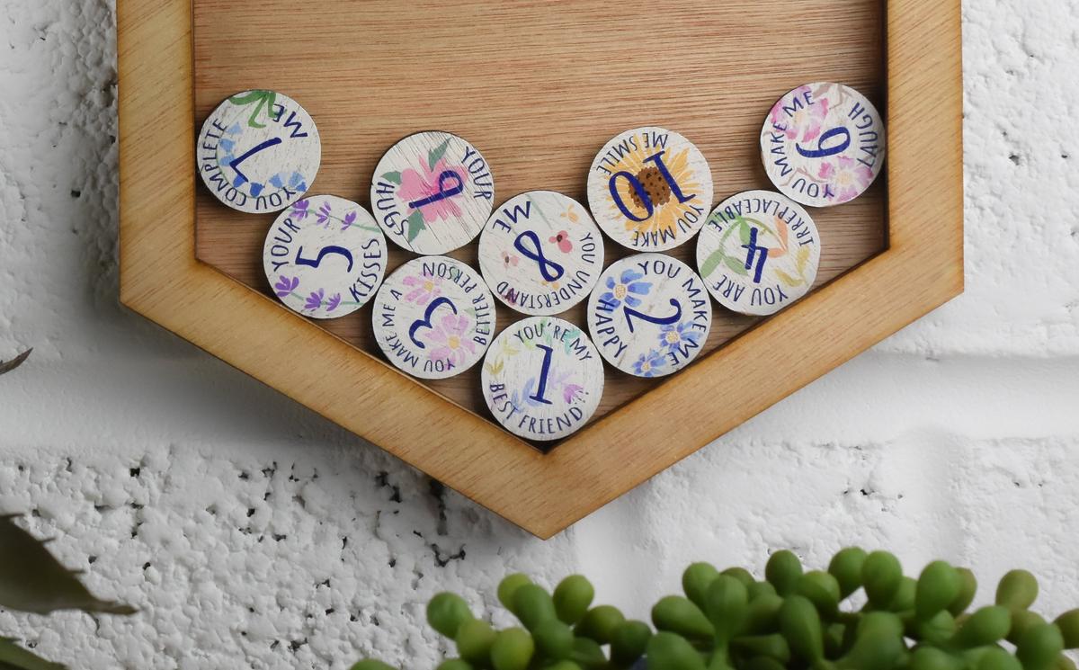 10th Anniversary 10 Reasons I Love You Wooden Wall Frame - 100% Pure Tin Disc - Full Colour Love Tokens