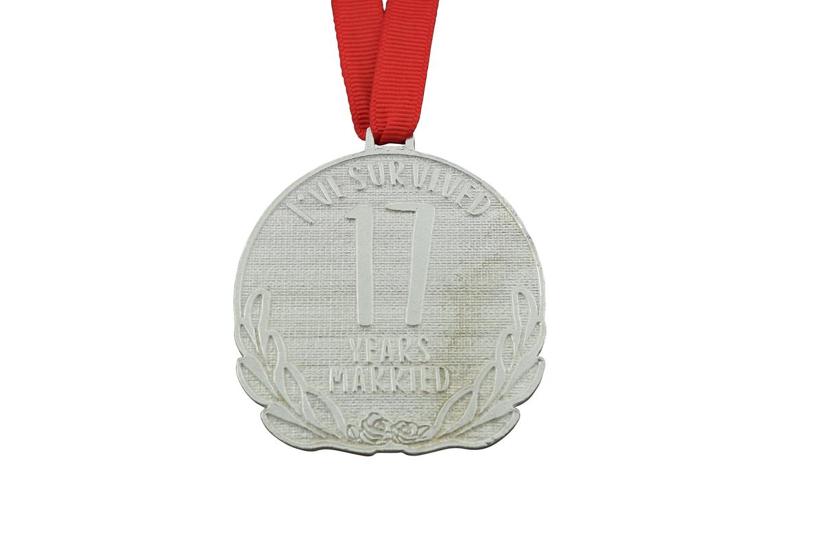 I've Survived 17 Years Married | Anniversary Medal with Sarcastic Phrase