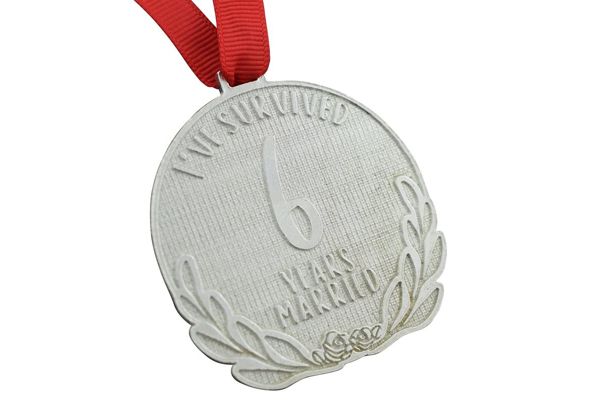 I've Survived 6 Years Married | Anniversary Medal with Sarcastic Phrase