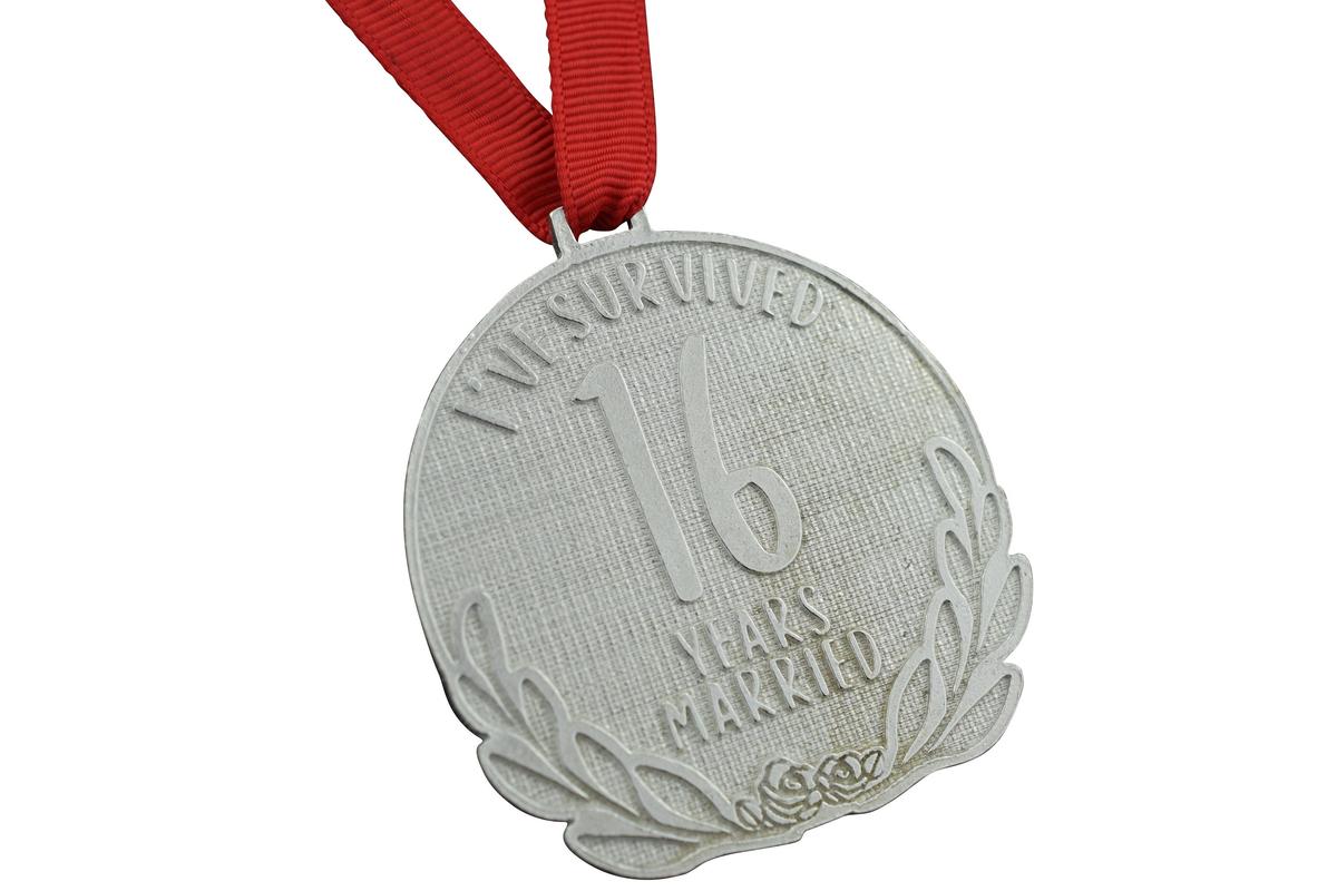 I've Survived 16 Years Married | Anniversary Medal with Sarcastic Phrase