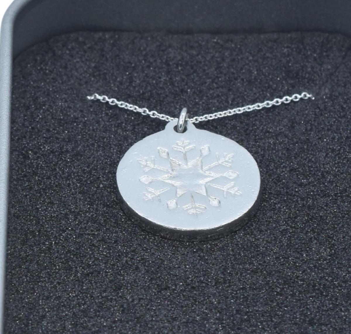 Tin Snowflake Star Minimalist Necklace - 10th Wedding gift - Women's Pendant. Birthday Gift.