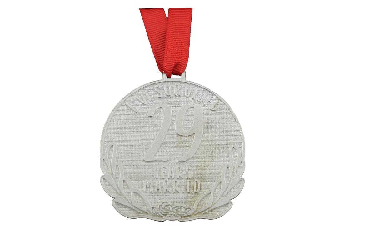 I've Survived 29 Years Married | Anniversary Medal with Sarcastic Phrase