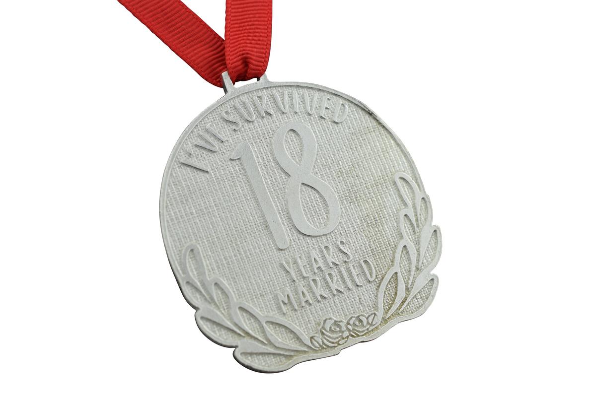 I've Survived 18 Years Married | Anniversary Medal with Sarcastic Phrase