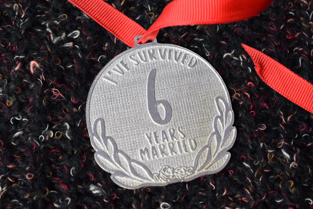 I've Survived 6 Years Married | Anniversary Medal with Sarcastic Phrase
