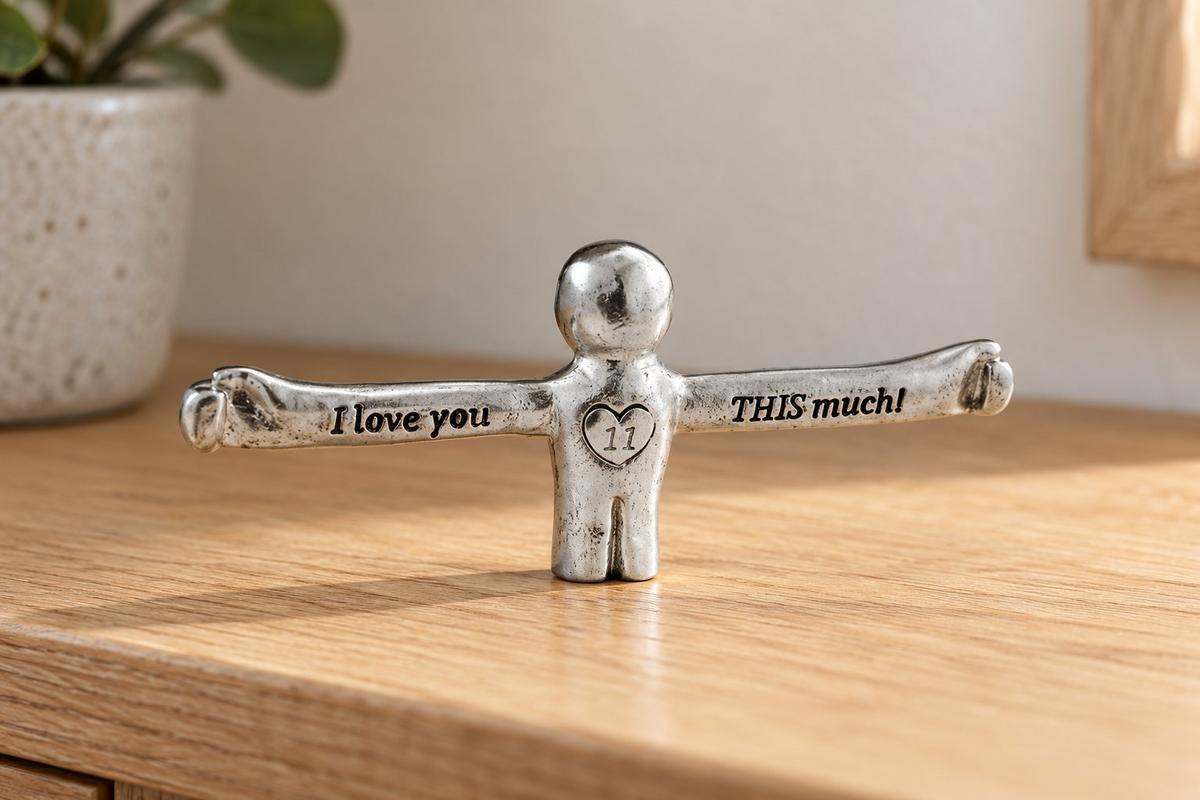 11th Anniversary I Love You This Much Figure Couple Sculpture Pure Tin Wedding Anniversary Gift Steel Anniversary