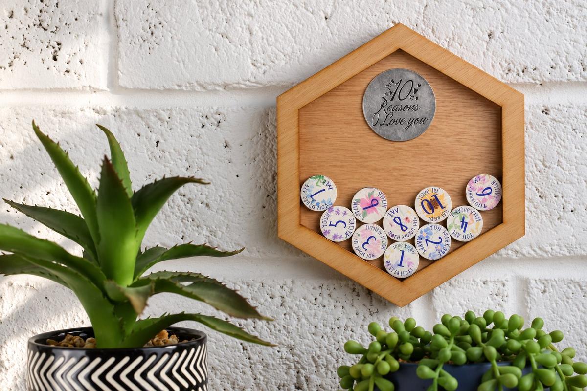 10th Anniversary 10 Reasons I Love You Wooden Wall Frame - 100% Pure Tin Disc - Full Colour Love Tokens