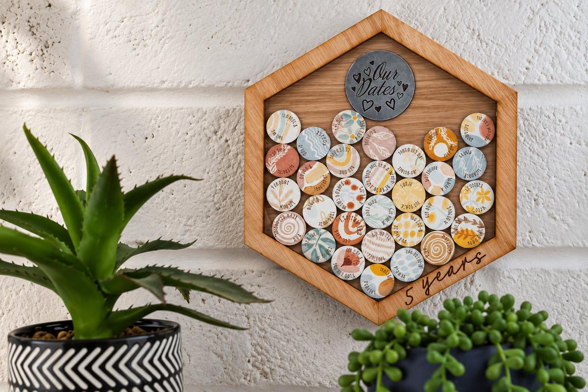 5th Anniversary Date Night Token Hanging Frame Ornament - Create 20 5th Anniversary Date Night Memories to Display (datenightframe05)