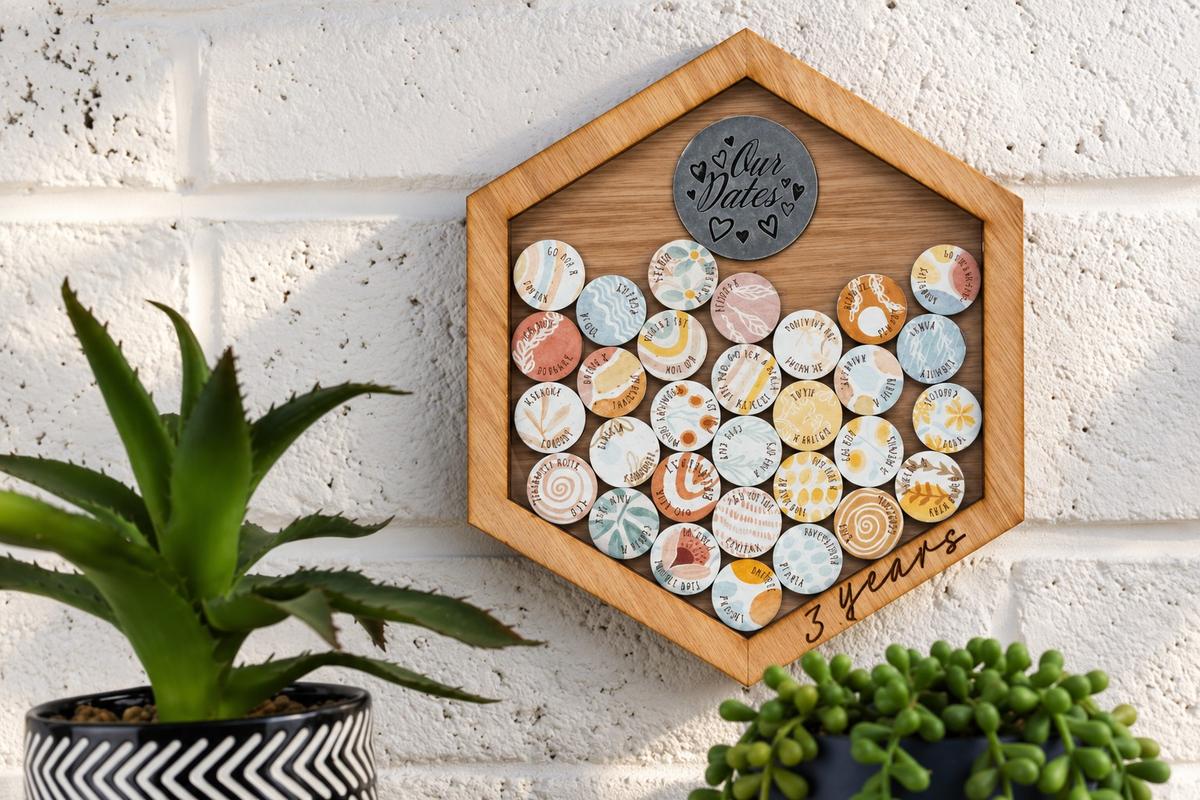 3rd Anniversary Date Night Token Hanging Frame Ornament - Create 20 3rd Anniversary Date Night Memories to Display (datenightframe03)